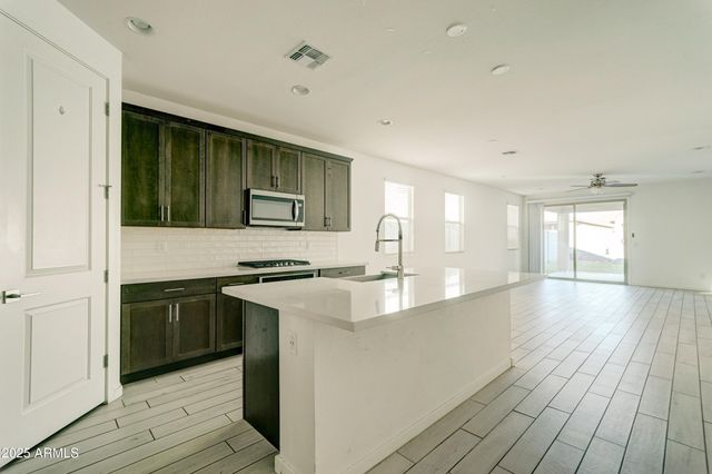 17704 W FETLOCK Trail, Surprise, AZ 85387