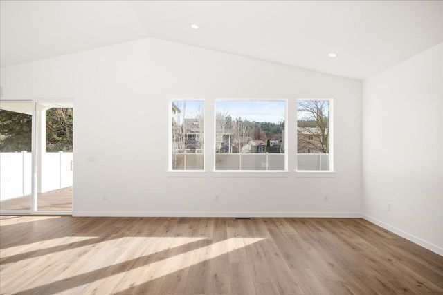 9296 N Woodridge Ct, Spokane, WA 99208