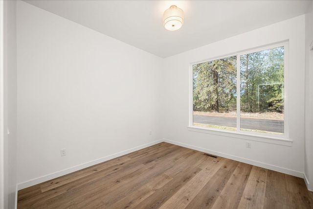 9296 N Woodridge Ct, Spokane, WA 99208