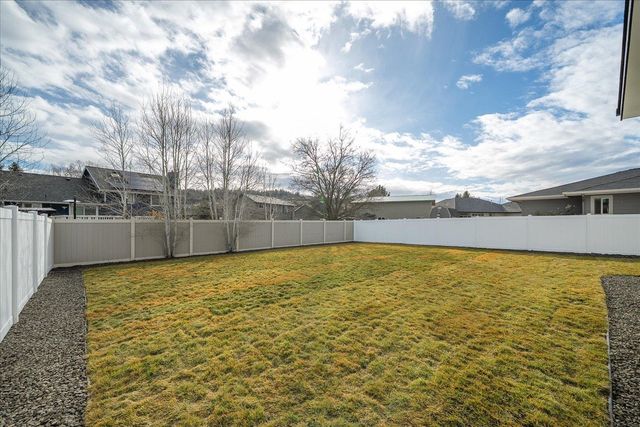 9296 N Woodridge Ct, Spokane, WA 99208