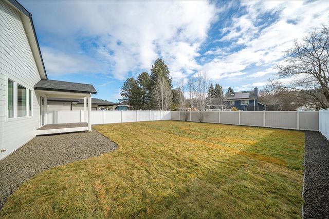 9296 N Woodridge Ct, Spokane, WA 99208