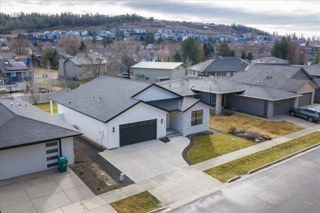 9296 N Woodridge Ct, Spokane, WA 99208