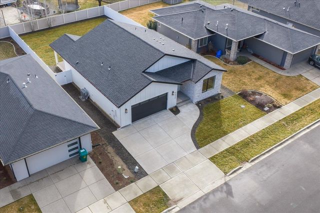 9296 N Woodridge Ct, Spokane, WA 99208