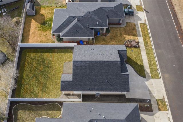 9296 N Woodridge Ct, Spokane, WA 99208