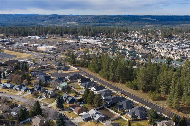 9296 N Woodridge Ct, Spokane, WA 99208