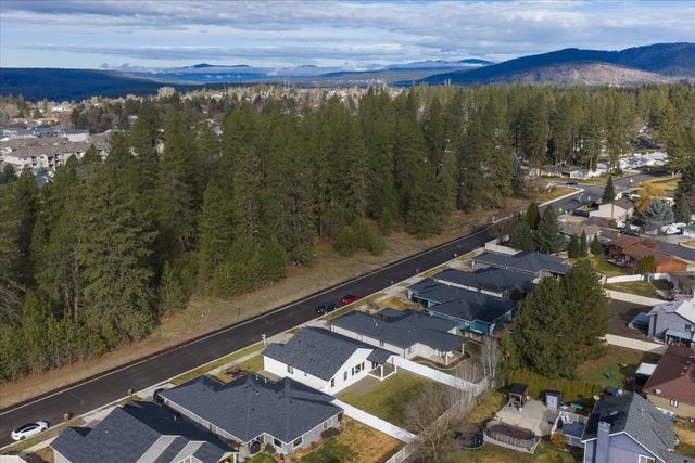 9296 N Woodridge Ct, Spokane, WA 99208