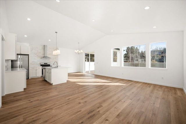 9296 N Woodridge Ct, Spokane, WA 99208