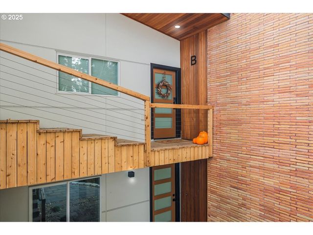 520 COLUMBIA St, Cathlamet, WA 98612