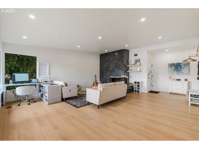 520 COLUMBIA St, Cathlamet, WA 98612