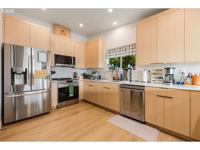 520 COLUMBIA St, Cathlamet, WA 98612