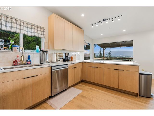 520 COLUMBIA St, Cathlamet, WA 98612