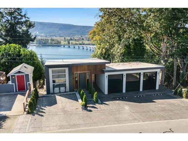 520 COLUMBIA St, Cathlamet, WA 98612