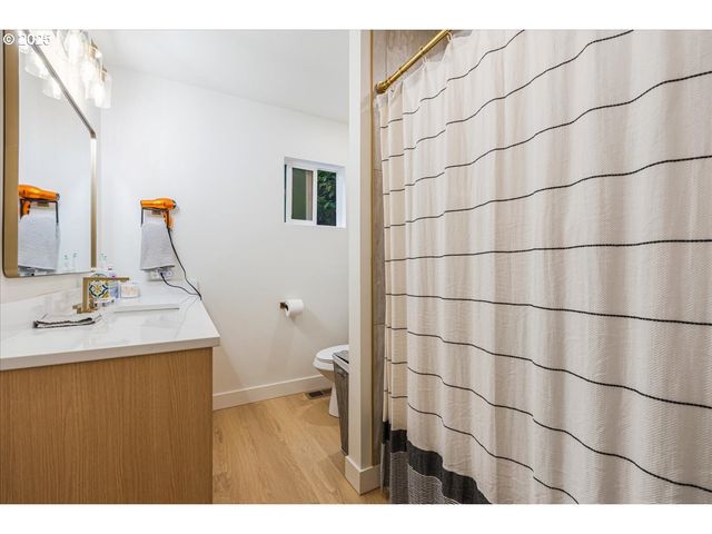 520 COLUMBIA St, Cathlamet, WA 98612