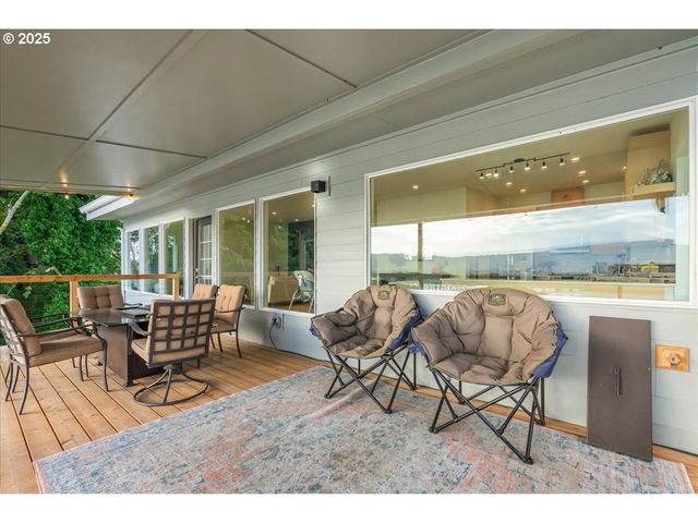 520 COLUMBIA St, Cathlamet, WA 98612