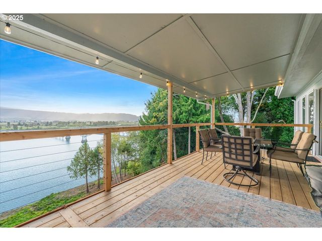 520 COLUMBIA St, Cathlamet, WA 98612