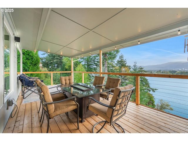 520 COLUMBIA St, Cathlamet, WA 98612