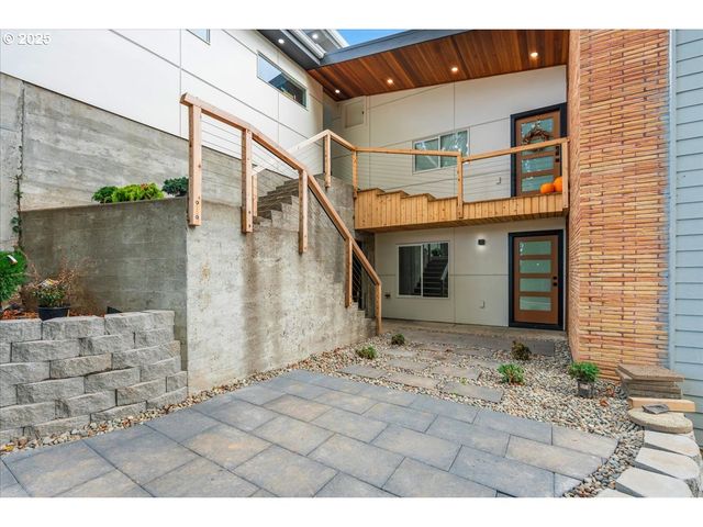 520 COLUMBIA St, Cathlamet, WA 98612