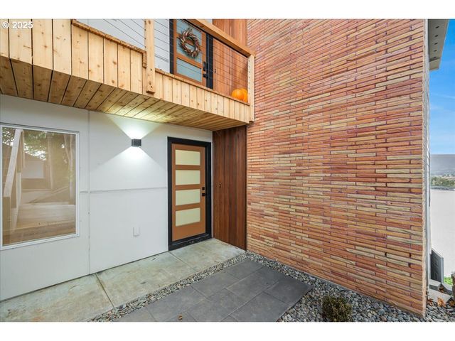 520 COLUMBIA St, Cathlamet, WA 98612