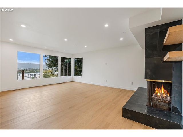 520 COLUMBIA St, Cathlamet, WA 98612