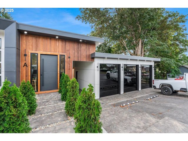 520 COLUMBIA St, Cathlamet, WA 98612