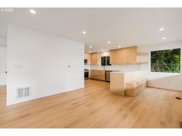 520 COLUMBIA St, Cathlamet, WA 98612