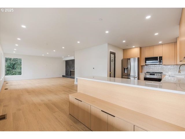 520 COLUMBIA St, Cathlamet, WA 98612