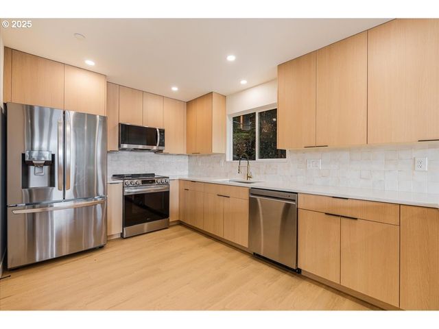 520 COLUMBIA St, Cathlamet, WA 98612