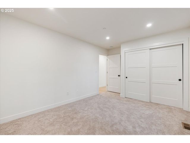 520 COLUMBIA St, Cathlamet, WA 98612