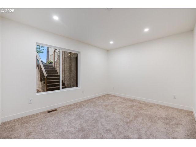 520 COLUMBIA St, Cathlamet, WA 98612