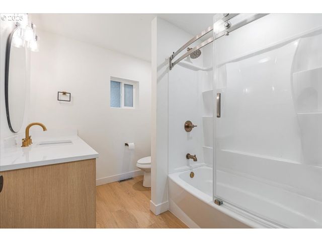 520 COLUMBIA St, Cathlamet, WA 98612