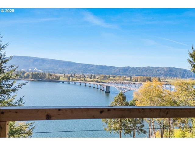 520 COLUMBIA St, Cathlamet, WA 98612