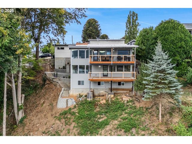 520 COLUMBIA St, Cathlamet, WA 98612