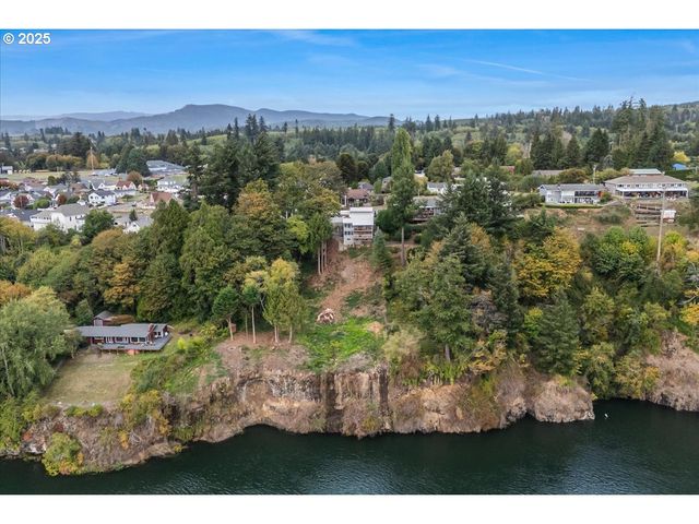 520 COLUMBIA St, Cathlamet, WA 98612