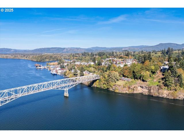 520 COLUMBIA St, Cathlamet, WA 98612