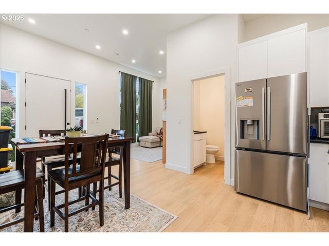 520 COLUMBIA St, Cathlamet, WA 98612