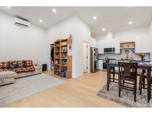 520 COLUMBIA St, Cathlamet, WA 98612