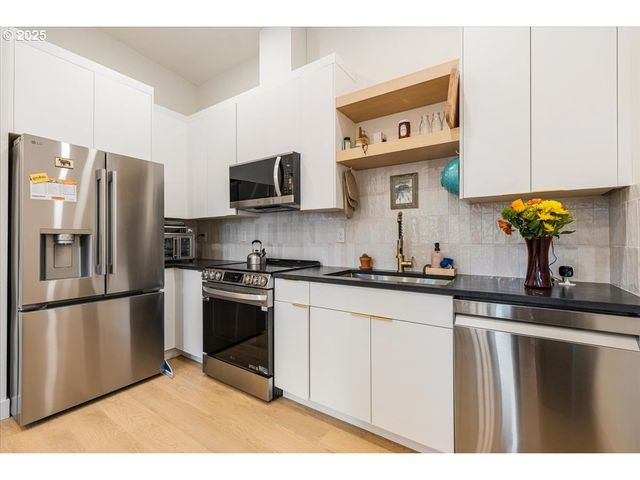 520 COLUMBIA St, Cathlamet, WA 98612