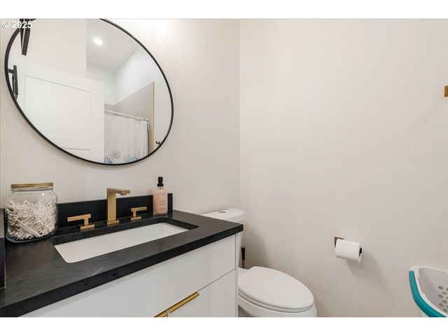 520 COLUMBIA St, Cathlamet, WA 98612