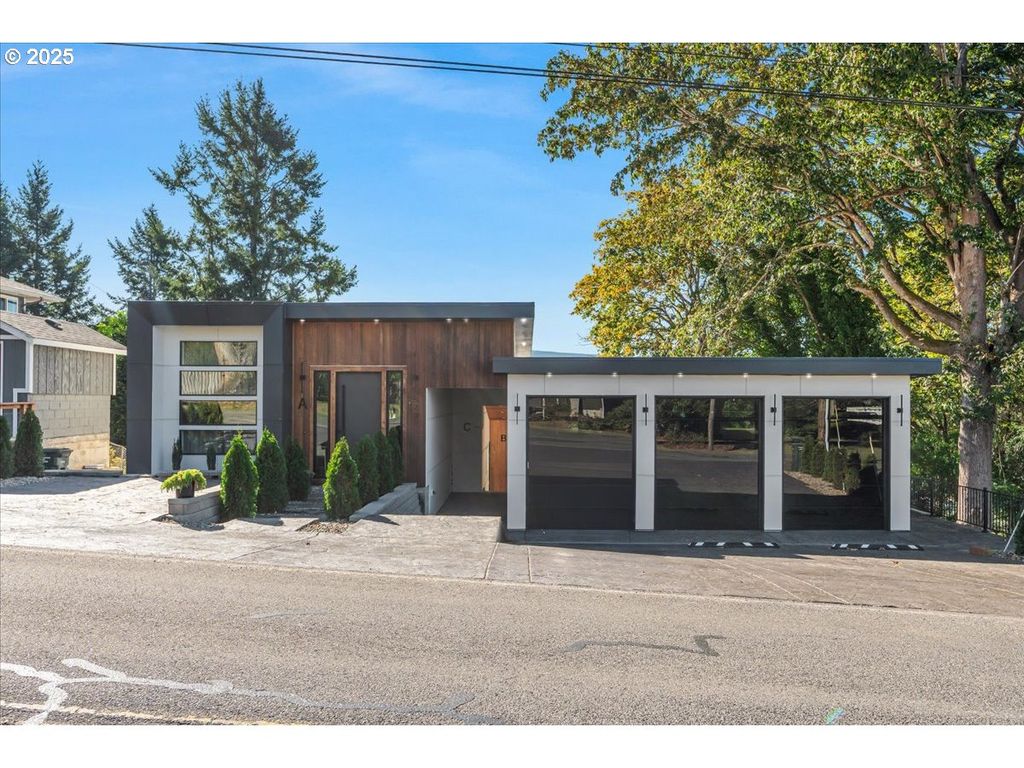 520 COLUMBIA St, Cathlamet, WA 98612