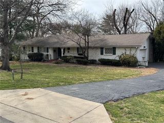 8724 Aberdeen Drive, Leawood, KS 66206