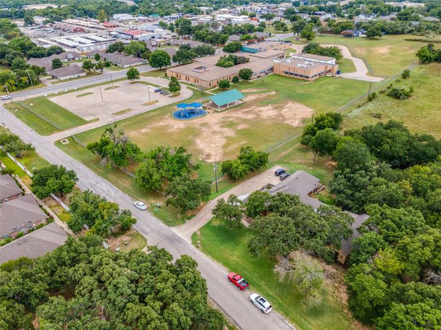 101 Oakwood Drive, Weatherford, TX 76086