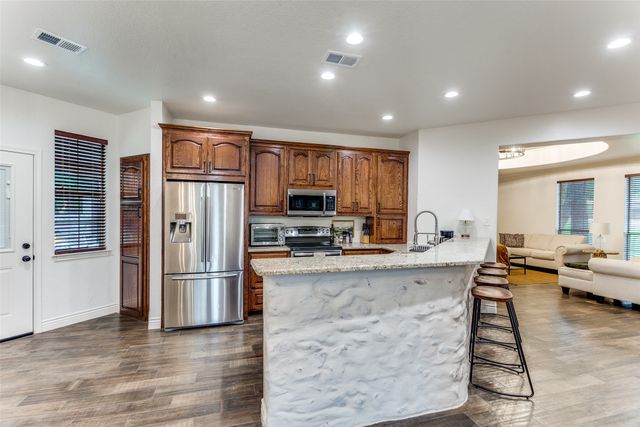 101 Oakwood Drive, Weatherford, TX 76086