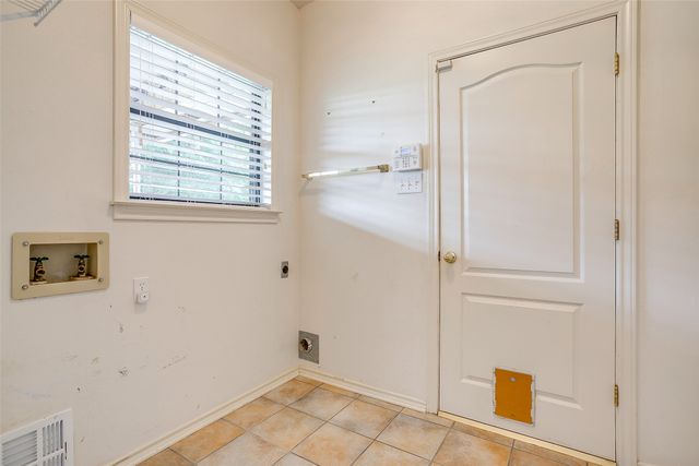 144 Trailwood Drive, Joshua, TX 76058