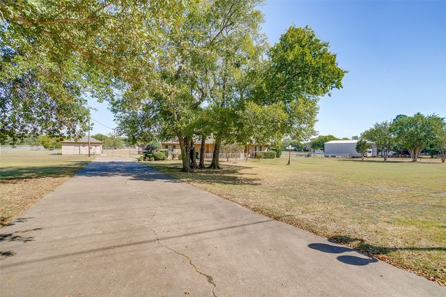 144 Trailwood Drive, Joshua, TX 76058