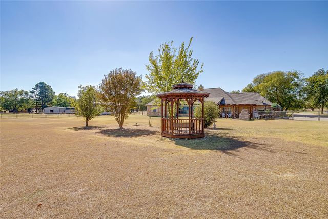 144 Trailwood Drive, Joshua, TX 76058
