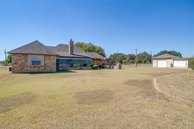 144 Trailwood Drive, Joshua, TX 76058