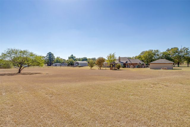 144 Trailwood Drive, Joshua, TX 76058