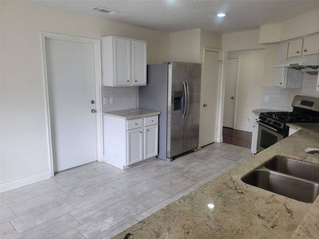 8126 Golf Green Circle, Houston, TX 77036