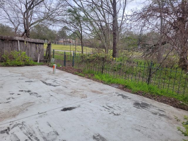 8126 Golf Green Circle, Houston, TX 77036