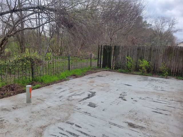 8126 Golf Green Circle, Houston, TX 77036